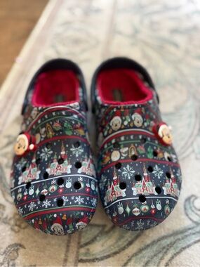 CROCS Disney Holiday